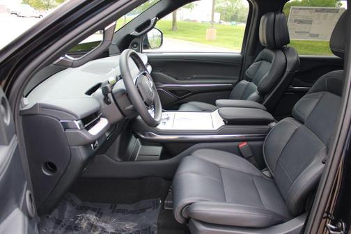 Black 2026 Lincoln Navigator L Reserve