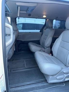 2017 Toyota Sienna XLE Premium