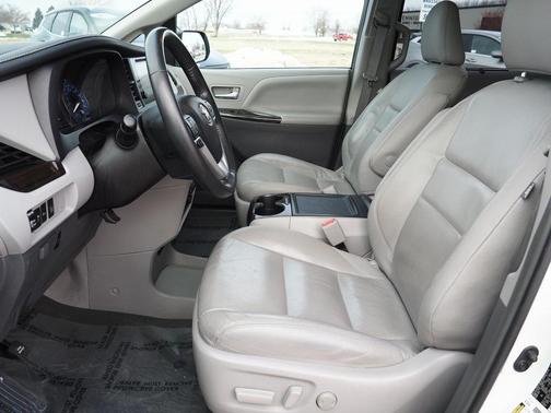 2017 Toyota Sienna XLE Premium