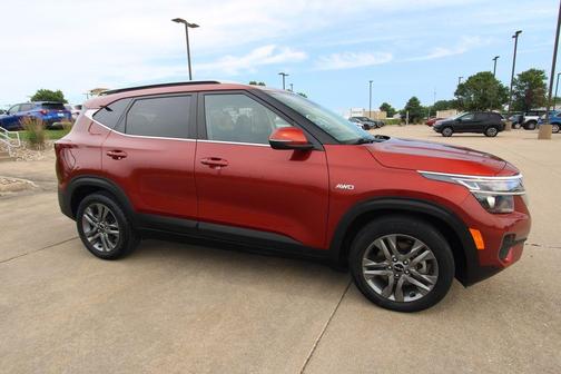 Mars Orange 2023 Kia Seltos S
