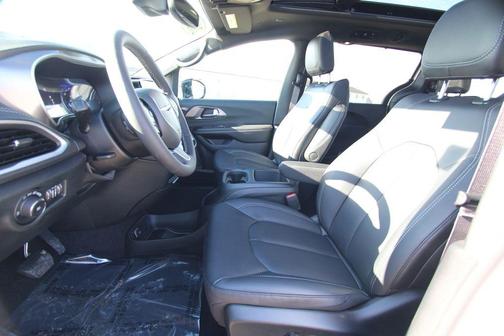 Bright White Clearcoat 2026 Chrysler Pacifica Select