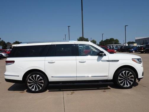 2022 Lincoln Navigator L Reserve