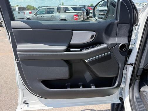White 2027 Ford Expedition ACTIVE