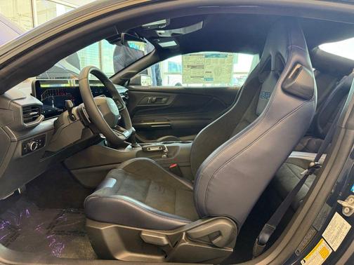 2025 Ford Mustang Dark Horse