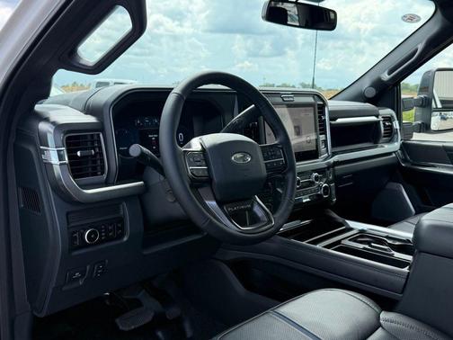 2025 Ford F-250 Platinum