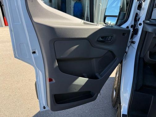 2026 Ford Transit-250 148 WB Medium Roof Cargo