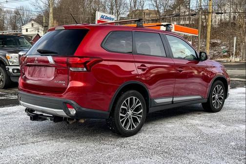 2016 Mitsubishi Outlander SE