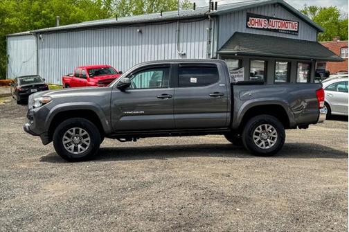 2016 Toyota Tacoma SR5
