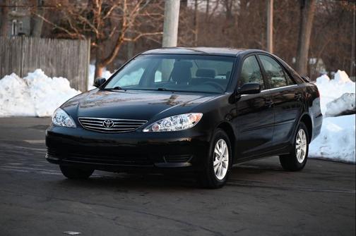 2005 Toyota Camry LE V6