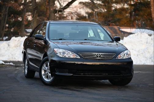 2005 Toyota Camry LE V6