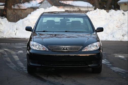 2005 Toyota Camry LE V6