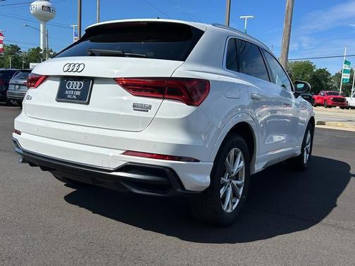 2022 Audi Q3 45 S line Premium