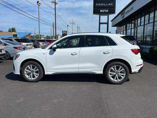 2022 Audi Q3 45 S line Premium
