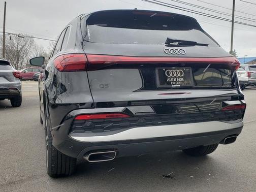 Mythos Black Metallic 2025 Audi Q5 Premium TFSI quattro S tronic