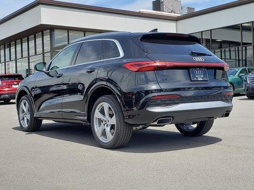 Mythos Black Metallic 2026 Audi Q5 Premium Plus TFSI quattro S tronic