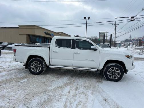 2018 Toyota Tacoma SR