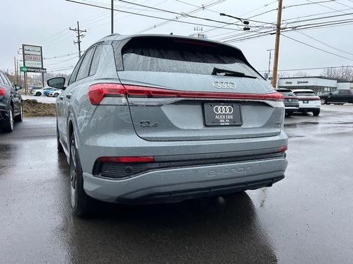 2024 Audi Q4 e-tron Premium Plus 55 quattro