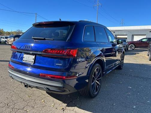 2023 Audi Q7 55 Premium Plus