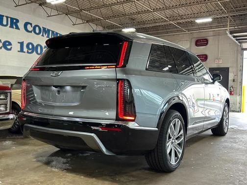 2026 Cadillac VISTIQ Luxury
