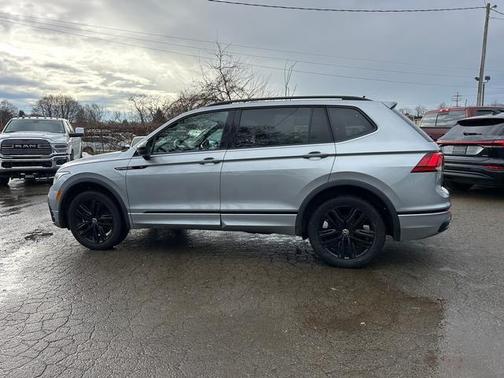 2022 Volkswagen Tiguan 2.0T SE R-Line Black 4MOTION