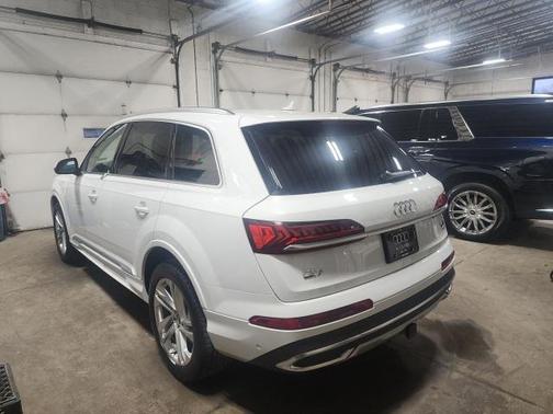 Glacier White Metallic 2021 Audi Q7 55 Premium Plus