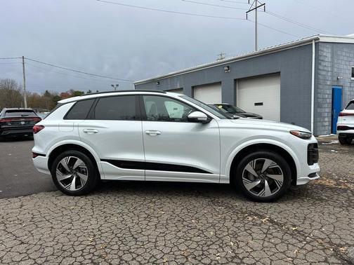 2025 Audi Q6 e-tron Premium Plus quattro