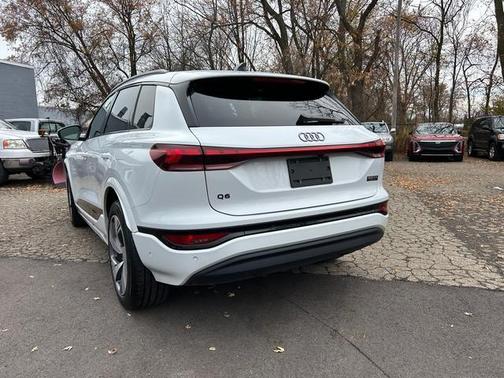2025 Audi Q6 e-tron Premium Plus quattro