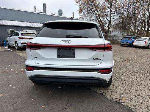 2025 Audi Q6 e-tron Premium Plus quattro