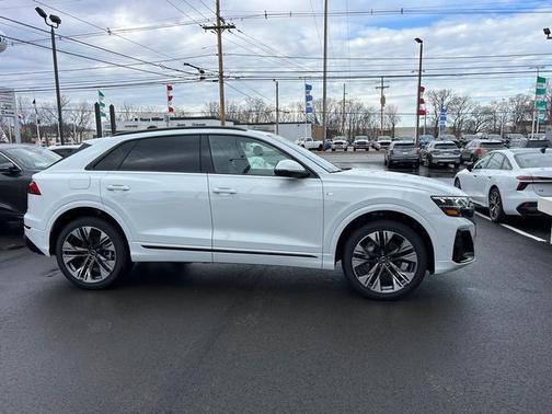 Glacier White Metallic 2026 Audi Q8 55 Premium Plus