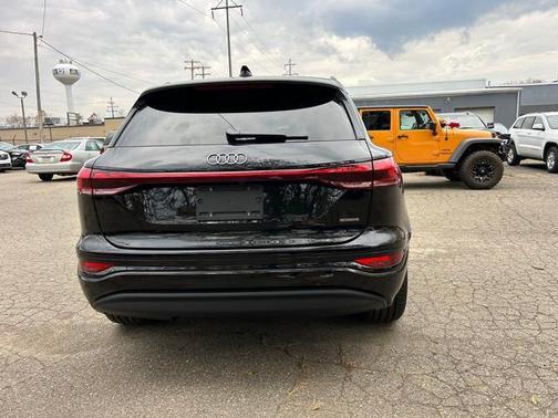 2025 Audi Q6 e-tron Premium Plus quattro