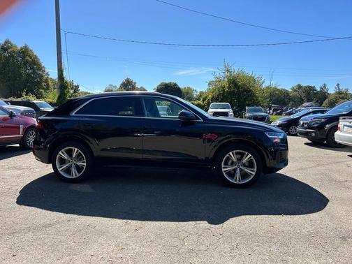 2022 Audi Q8 55 Premium Plus