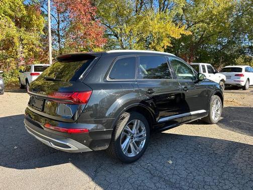 2022 Audi Q7 55 Premium Plus