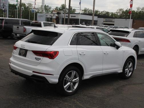 2024 Audi Q3 Premium 45 TFSI S line quattro Tiptronic