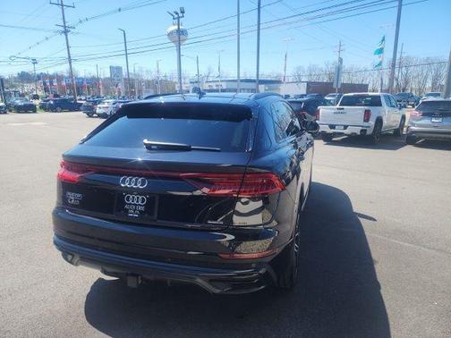 Orca Black Metallic 2021 Audi Q8 55 Prestige