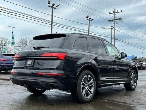 2025 Audi Q7 45 Premium Plus