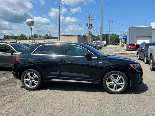 2022 Audi Q3 45 S line Premium