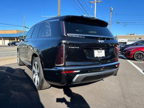 2026 Cadillac VISTIQ Luxury