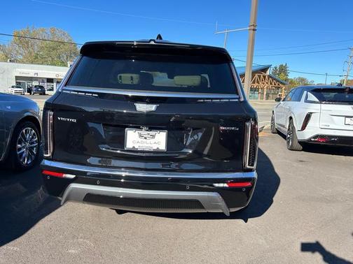 2026 Cadillac VISTIQ Luxury