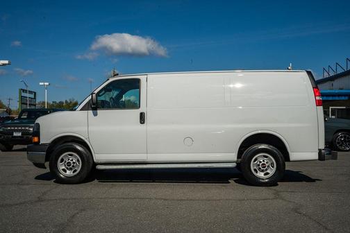 Summit White 2024 GMC Savana 2500 Work Van