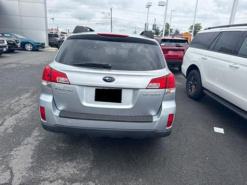 Ice Silver Metallic 2013 Subaru Outback 2.5i Premium