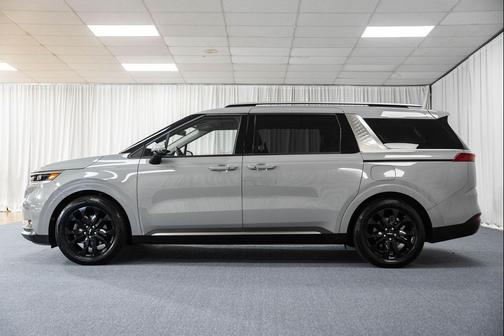 2024 Kia Carnival SX