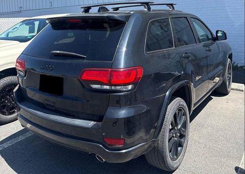 Diamond Black Crystal Pearlcoat 2020 Jeep Grand Cherokee Altitude