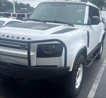 Fuji White 2022 Land Rover Defender 110 SE