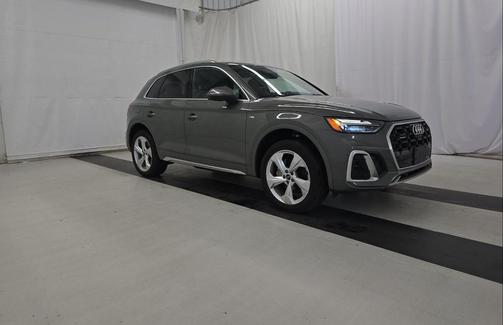 Chronos Gray Metallic 2023 Audi Q5 45 S line Premium Plus