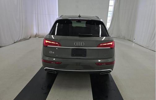 Chronos Gray Metallic 2023 Audi Q5 45 S line Premium Plus