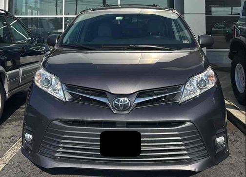 2020 Toyota Sienna XLE