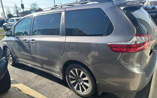 2020 Toyota Sienna XLE