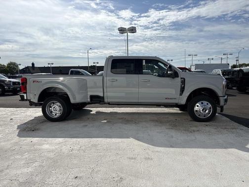 Avalanche 2026 Ford F-450 Lariat