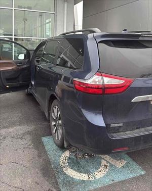 2019 Toyota Sienna Limited Premium