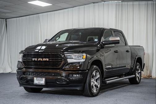 Diamond Black Crystal Pearlcoat 2020 RAM 1500 Laramie